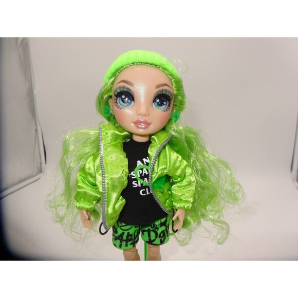 Rainbow High Jade Hunter Fashion Doll Dressed in Shorts Hat Jacket Top and Stand - Picture 4 of 7